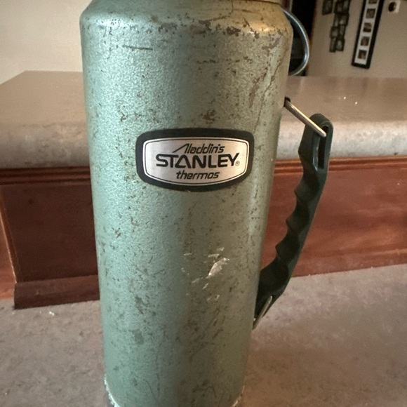 VINTAGE Aladdin Stanley 1quart Thermos A-944DH metal, Green Vacuum Bottle - Picture 3 of 6